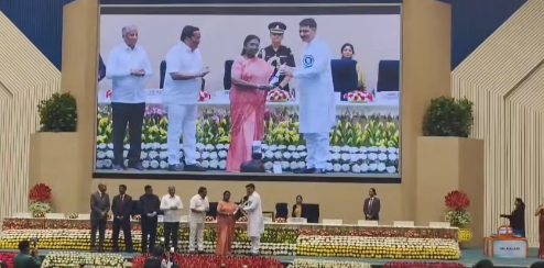 દિલ્હીમાં રાષ્ટ્રપતિ શ્રીમતી દ્રોપદી મુર્મુજી ના હસ્તે બનાસ ડેરીને મળ્યો "નેશનલ વોટર એવોર્ડ 2025"